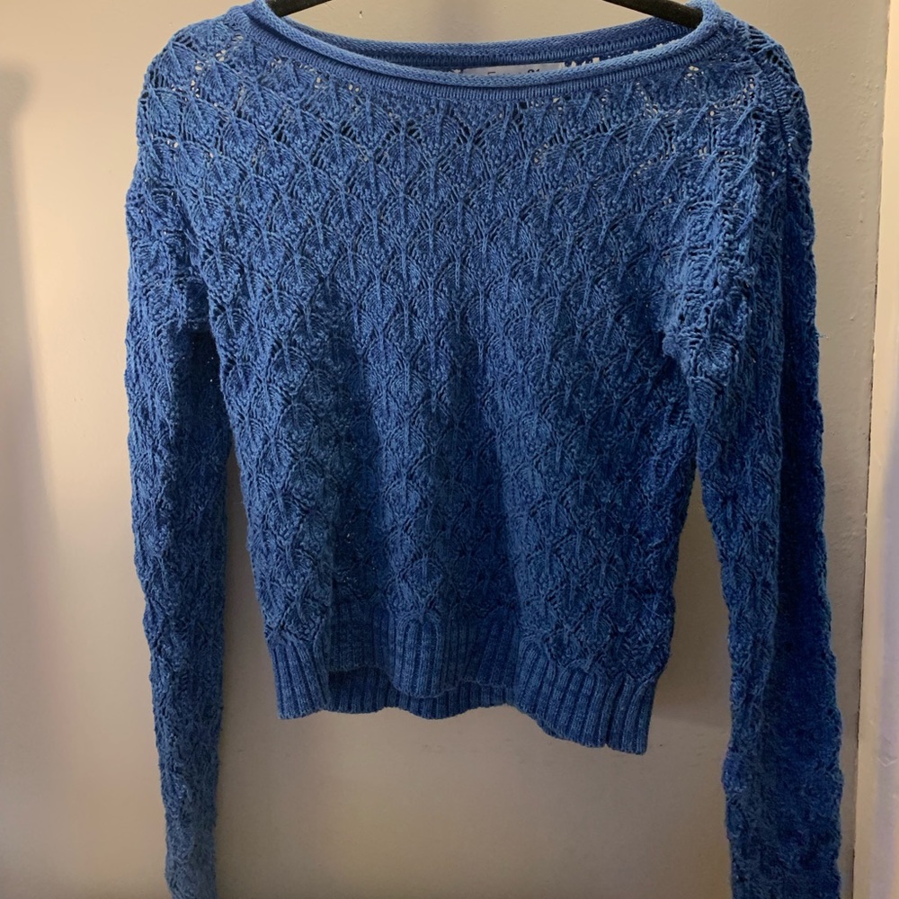 Pretty blue sweater!🔵